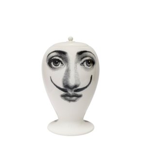 vase-la-femme-aux-moustaches-black-white