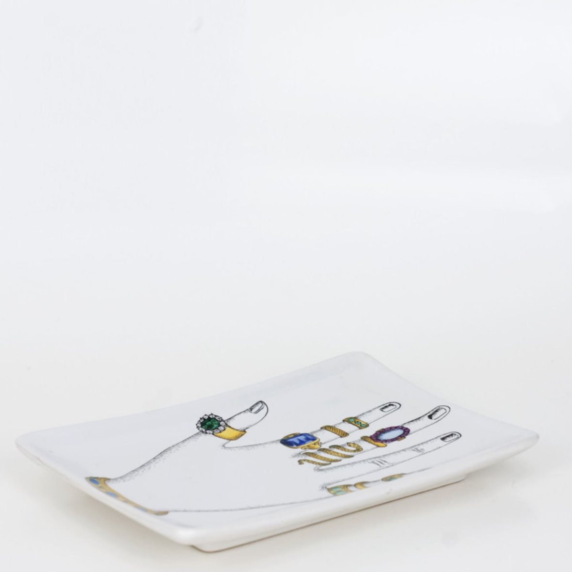 rectangular-ashtray-mano-con-anelli-colour-2
