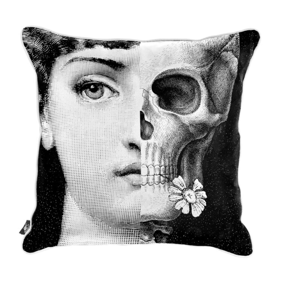 fornasetti-cushion-tema-e-variazioni-n-288