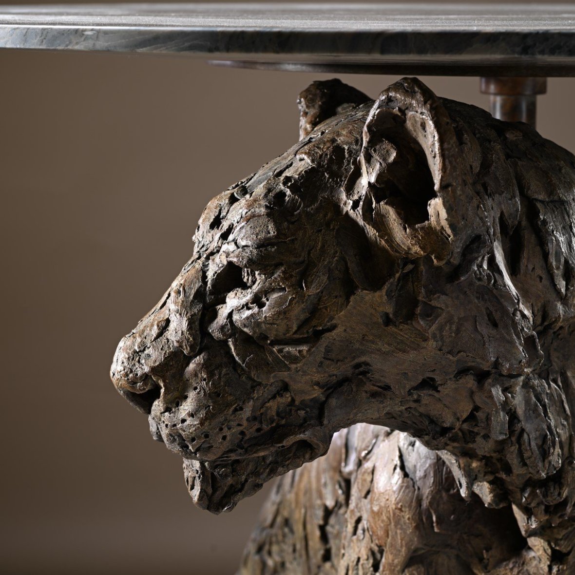 lion-table