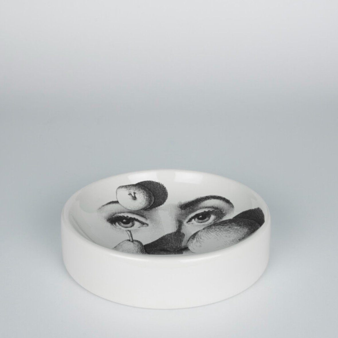 round-ashtray-tema-e-variazioni-n218-black-white-2