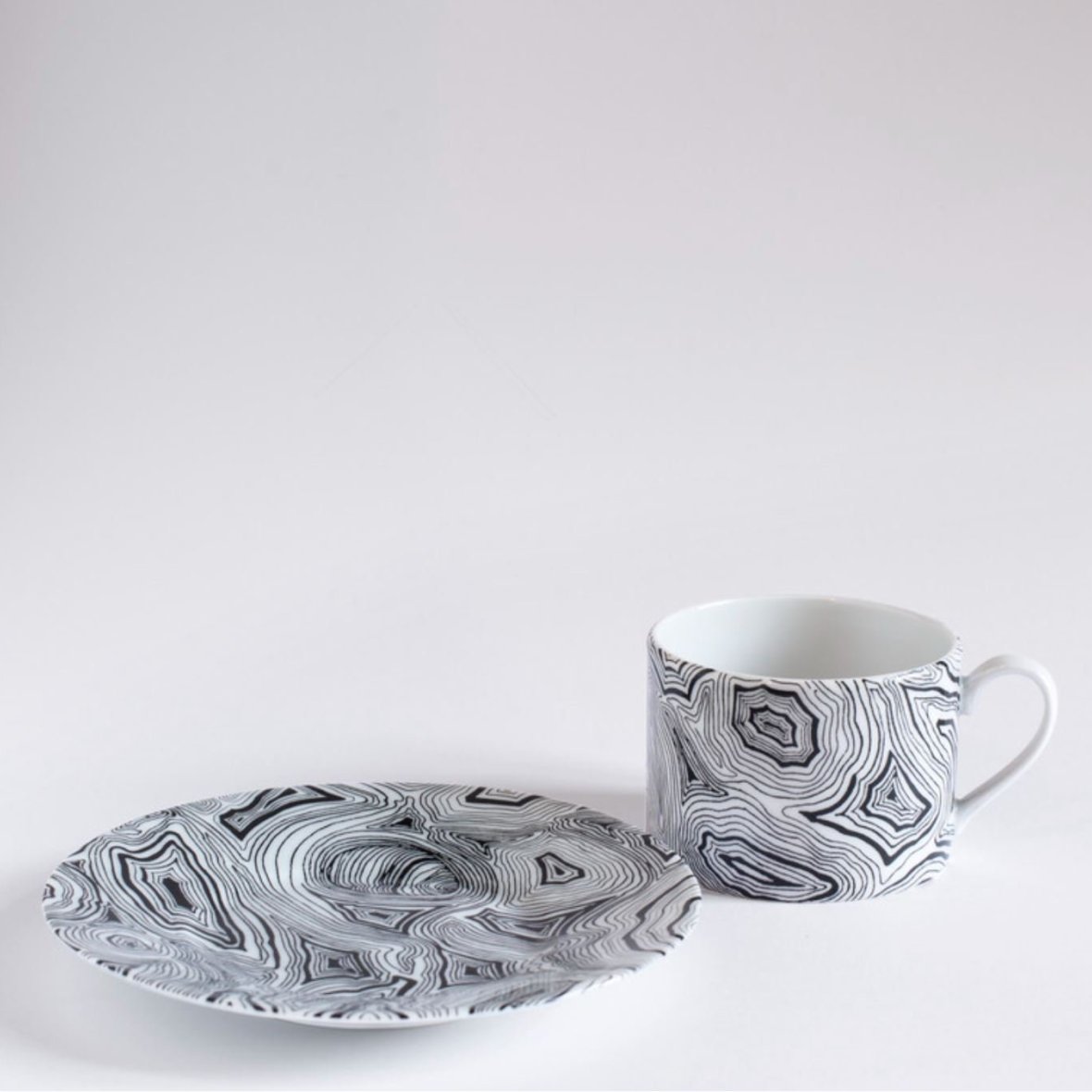 tea-cup-malachite-black-white-3