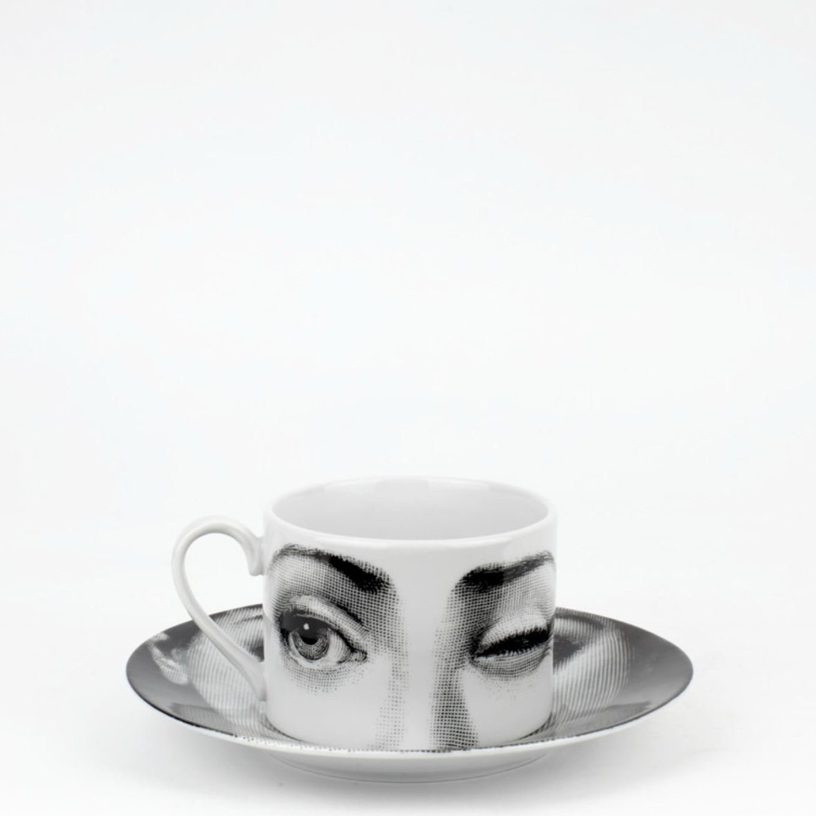 tea-cup-tema-e-variazioni-2005-l-antipatico-black-white-2