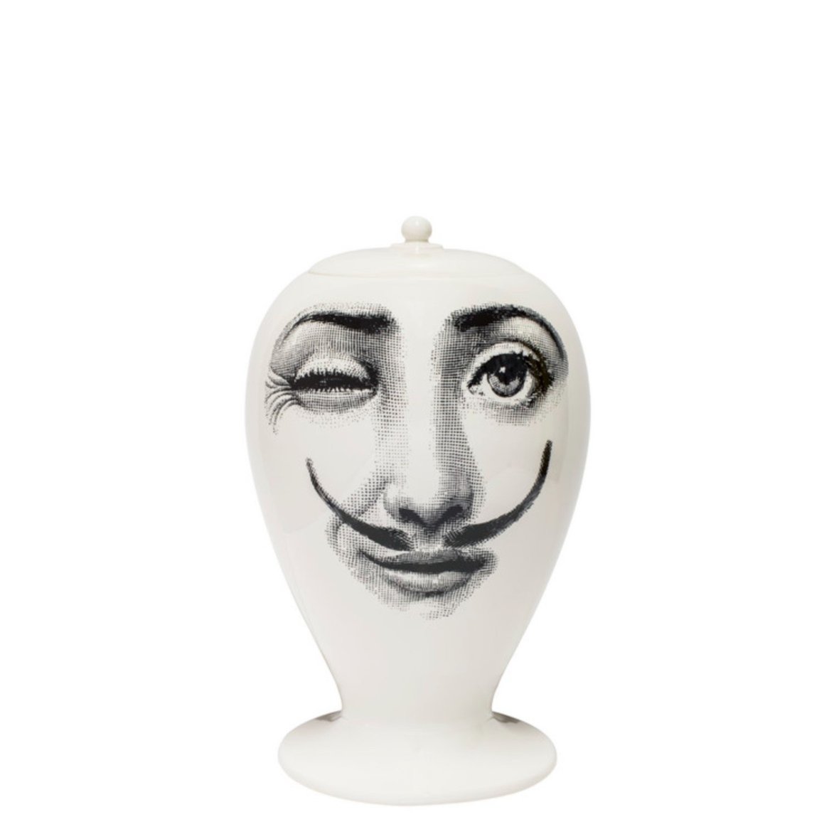 vase-la-femme-aux-moustaches-black-white-1